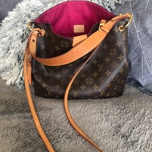 Louis Vuitton spacious Graceful hobo.